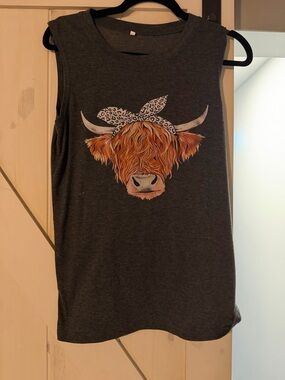 Women’s Dark Gray Sleeveless Graphic Tank Top with Highland Cow Print